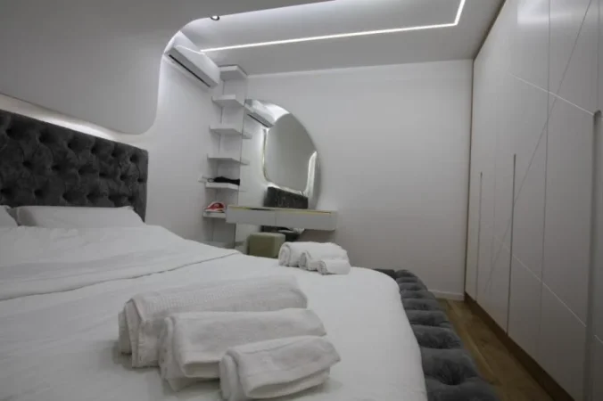 jepet me qera , 650 €