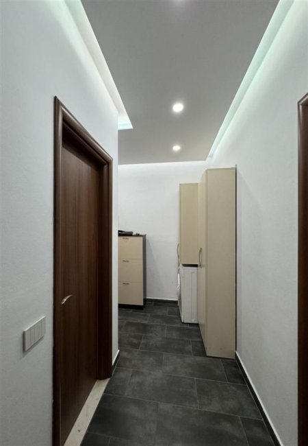 jepet me qera , 54.000 €
