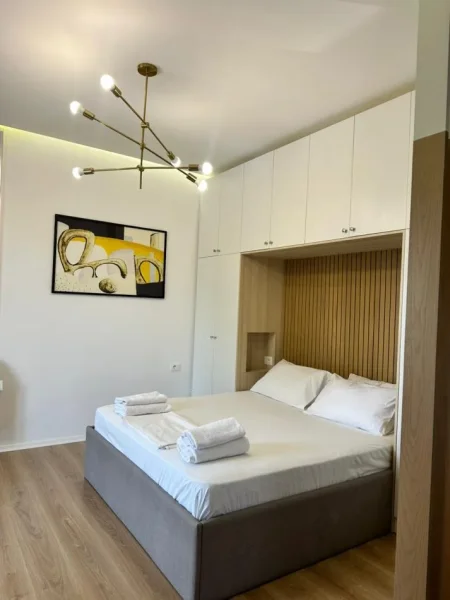 Pogradec, jepet me qera apartamen  ne Pogradec  perball liqenit  t Kati 2,    (Ne qender perball Hotel Enkelanes ,)