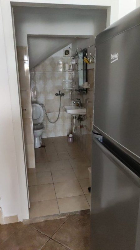 Tirane, jepet me qera Vile 1+1 Kati 1, 400 € 