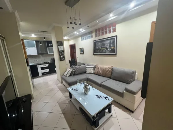 Tirane, jepet me qera apartament 2+1 Kati 9, 650 € 