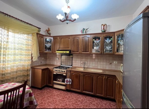 Tirane, jepet me qera shtepi 2+1 Kati 1, 120 m² 450 € 