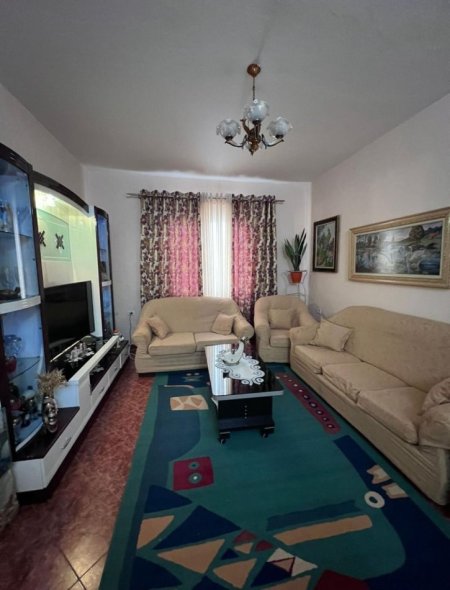 Tirane, jepet me qera shtepi 2+1 Kati 1, 120 m² 450 € 