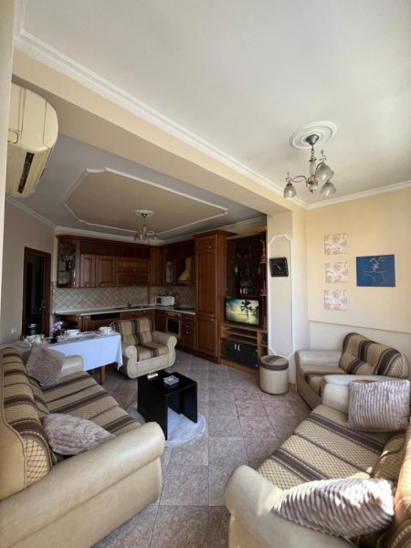 Tirane, jepet me qera apartament 1+1 Kati 3, 80 m² 500 € (Prane Square 21)