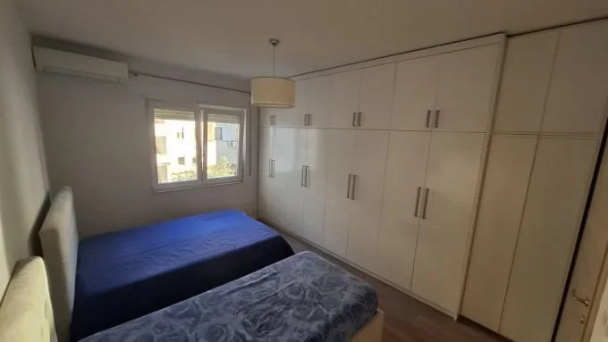 Tirane, jepet me qera apartament 2+1 Kati 2, 94 m² 600 € 
