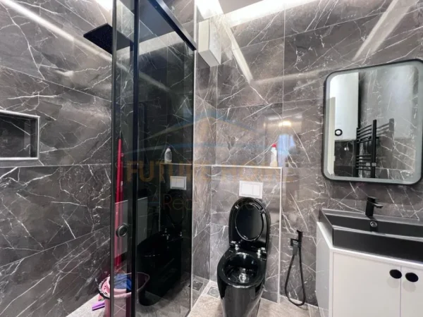 Tirane, jepet me qera 2+1 Kati 3, 115 m² 900 € 