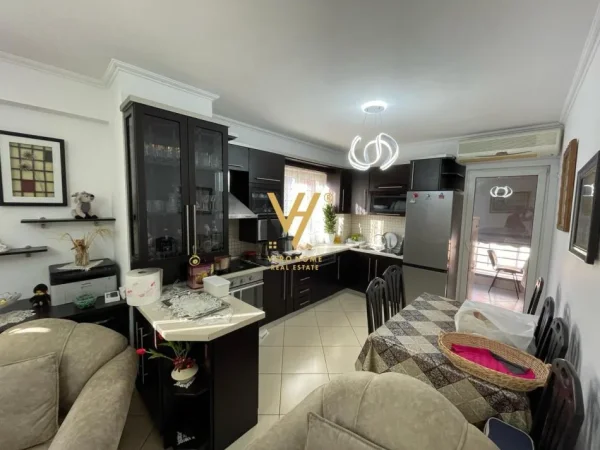 Tirane, shitet apartament 3+1+Ballkon Kati 5, 118 m² 217.000 € (RRUGA JORDAN MISJA, GENER 1)