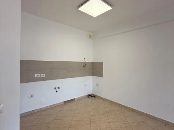 Tirane, jepet me qera apartament 2+1 Kati 2, 128 m² 600 € (ID: 1005-7)