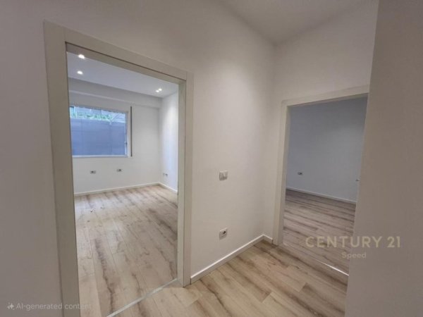 Tirane, jepet me qera zyre Kati 4, 97 m² 600 € (Rrugen e Dibres)