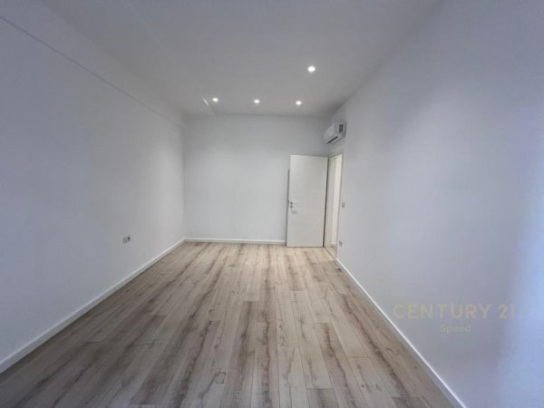 Tirane, jepet me qera zyre Kati 4, 97 m² 600 € (Rrugen e Dibres)