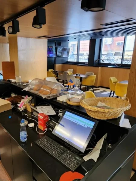 Tirane, jepet me qera ambjent biznesi Kati 0, 110 m² 1.500 € (SHALLVARET)