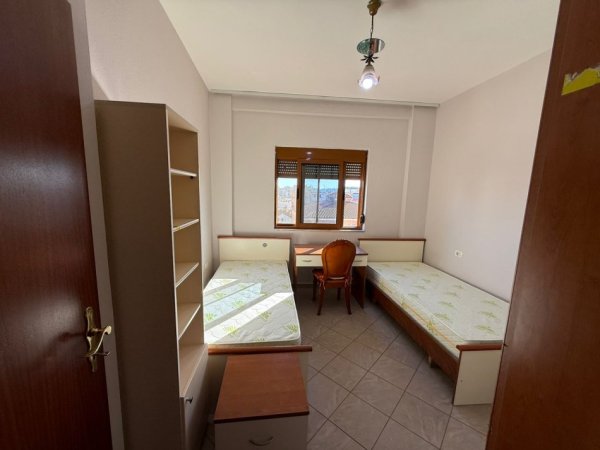📍 Jepet me qera Apartament 2+1 – Pediatria (afër QSUT) 500 €  per 4 Vajza