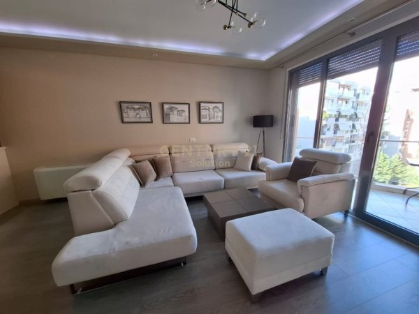 Tirane, jepet me qera apartament 2+1+Aneks+Ballkon Kati 5, 112 m² 1.100 € (Rr. Kosovareve)