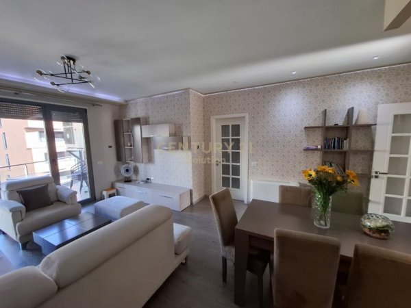 Tirane, jepet me qera apartament 2+1+Aneks+Ballkon Kati 5, 112 m² 1.100 € (Rr. Kosovareve)