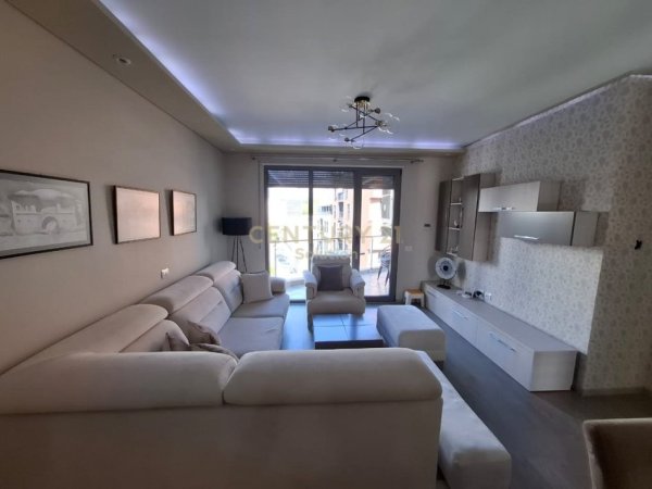 Tirane, jepet me qera apartament 2+1+Aneks+Ballkon Kati 5, 112 m² 1.100 € (Rr. Kosovareve)