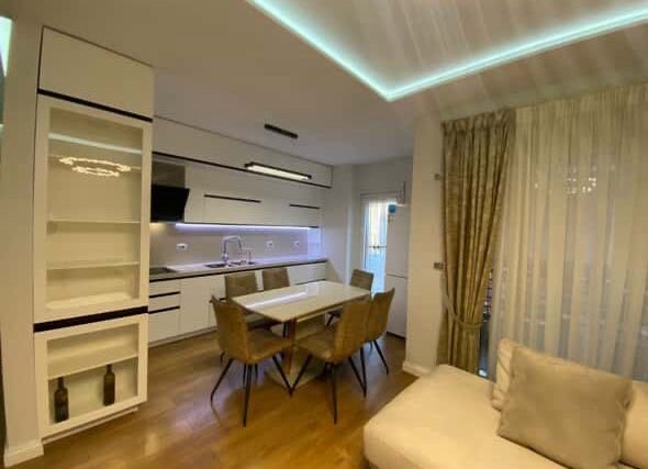 Tirane, jepet me qera apartament 2+1+Ballkon Kati 3, 800 € (Don Bosko)