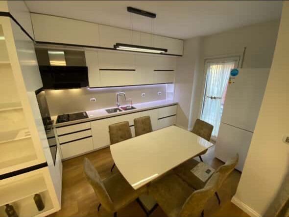 Tirane, jepet me qera apartament 2+1+Ballkon Kati 3, 800 € (Don Bosko)