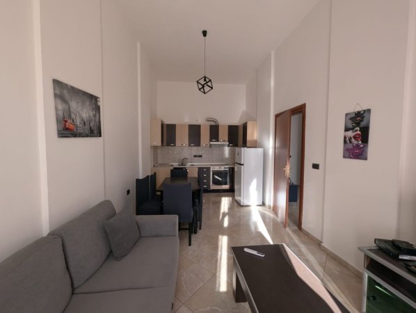 Tirane, jepet me qera apartament 2+1 Kati 3, 74 m² 400 € (Rruga Sotir Caci (prane restorant Freskut))