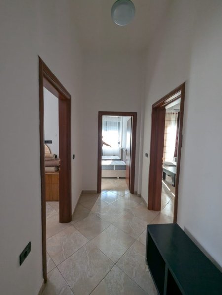 Tirane, jepet me qera apartament 2+1 Kati 3, 74 m² 400 € (Rruga Sotir Caci (prane restorant Freskut))