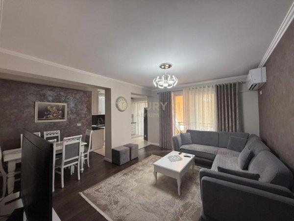 Tirane, jepet me qera apartament 2+1 Kati 4, 110 m² 800 € (Tek Selvia)
