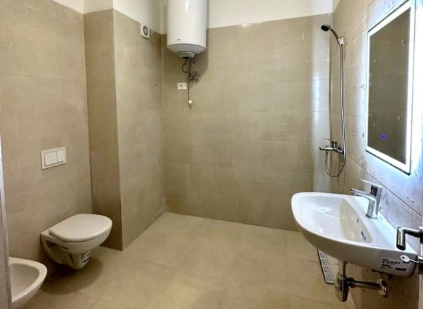 Me Qera : 1+1📍Farmacia 10 (Kompleksi Arlis✨️) - 550€ -  S.70m² - Kt.4