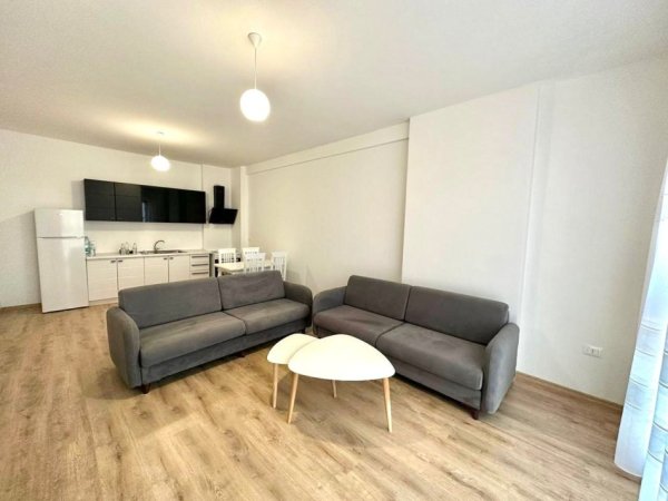 Me Qera : 1+1📍Farmacia 10 (Kompleksi Arlis✨️) - 550€ -  S.70m² - Kt.4