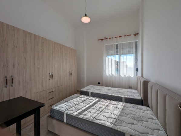 Tirane, jepet me qera 2+1 Kati 3, 74 m² 400 € (Rruga Sotir Caci)