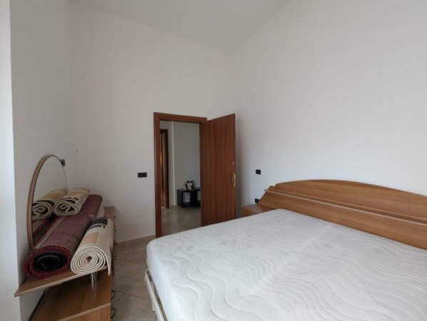 Tirane, jepet me qera 2+1 Kati 3, 74 m² 400 € (Rruga Sotir Caci)