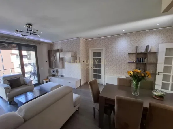Tirane, jepet me qera apartament 2+1 Kati 5, 112 m² 1.100 € 