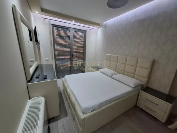 Tirane, jepet me qera apartament 2+1 Kati 5, 112 m² 1.100 € 