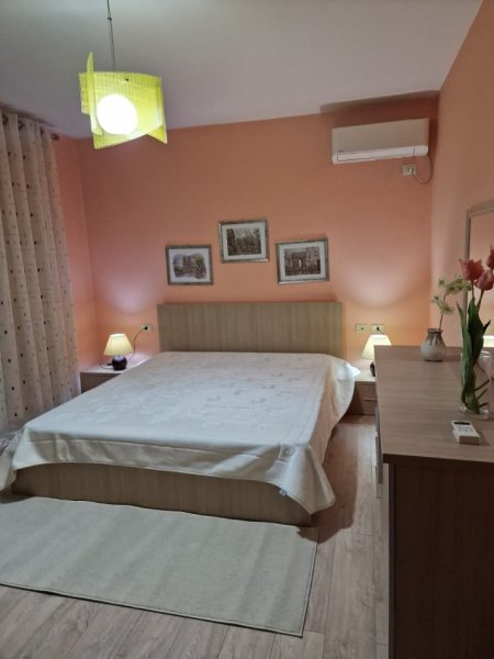 Tirane, jepet me qera apartament 1+1+Aneks+Ballkon , 750 € (sheshi willson)