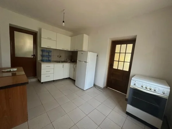 Tirane, jepet me qera apartament 1+1 Kati 1, 320 € 