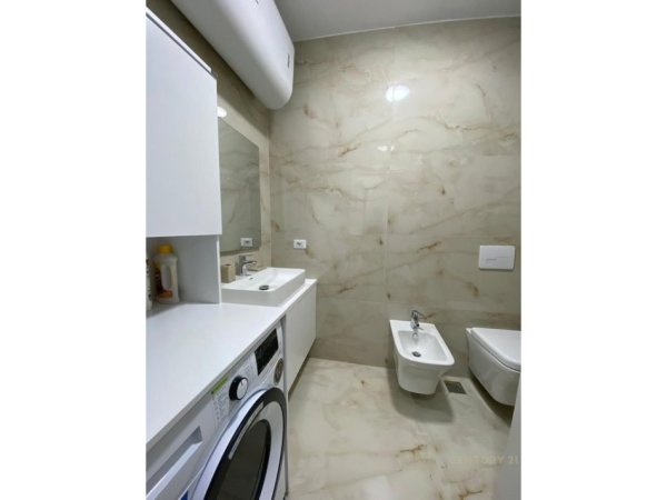 Tirane, jepet me qera apartament 2+1+Aneks+Ballkon Kati 4, 94 m² 700 € (Tek Ish Stacioni Trenit , Rruga Karl Gega)