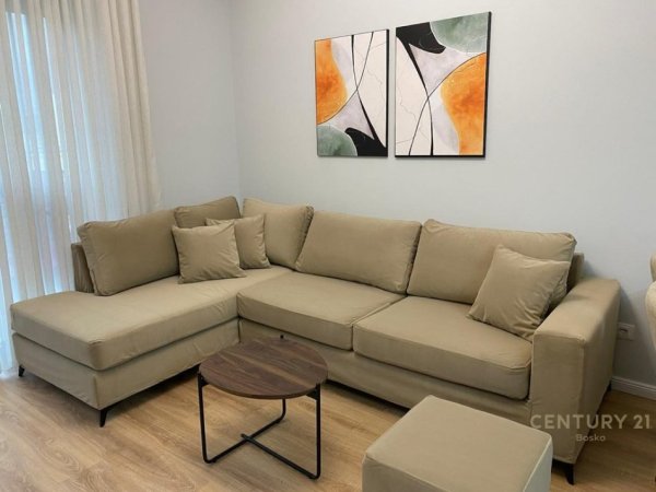 Tirane, jepet me qera apartament 2+1+Aneks+Ballkon Kati 4, 94 m² 700 € (Tek Ish Stacioni Trenit , Rruga Karl Gega)