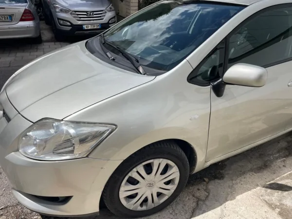 Toyota Auris Nafte, gri metalizato, Semi-automatik, Kondicioner, 276.000 km, 4.500 €
