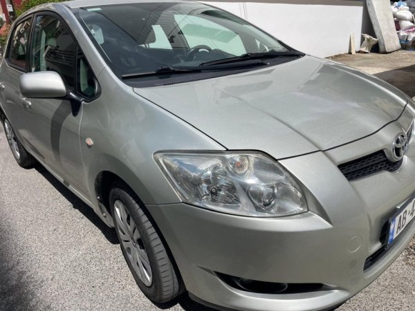 Toyota Auris Nafte, gri metalizato manuale Kondicioner 276.000 km 4.500 €