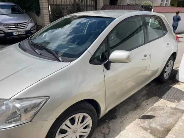 Toyota Auris Nafte, gri metalizato, Semi-automatik, Kondicioner, 276.000 km, 4.500 €