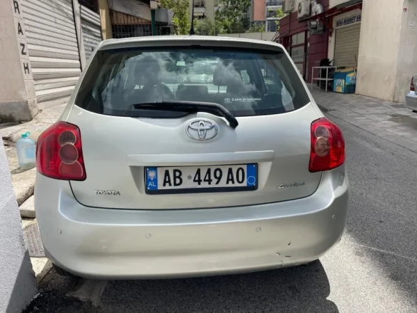 Toyota Auris Nafte, gri metalizato, Semi-automatik, Kondicioner, 276.000 km, 4.500 €