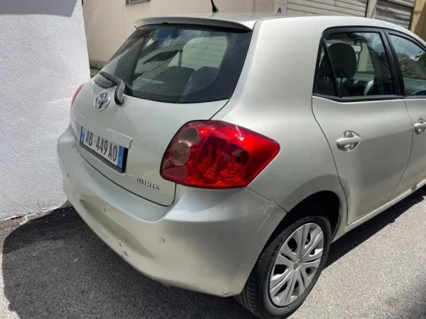 Toyota Auris Nafte, gri metalizato, Semi-automatik, Kondicioner, 276.000 km, 4.500 €
