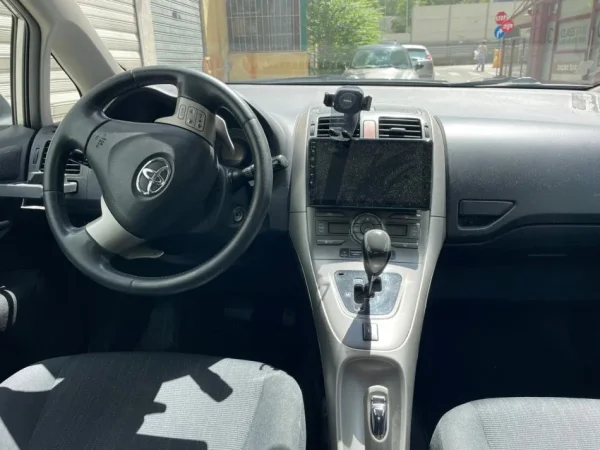 Toyota Auris Nafte, gri metalizato, Semi-automatik, Kondicioner, 276.000 km, 4.500 €