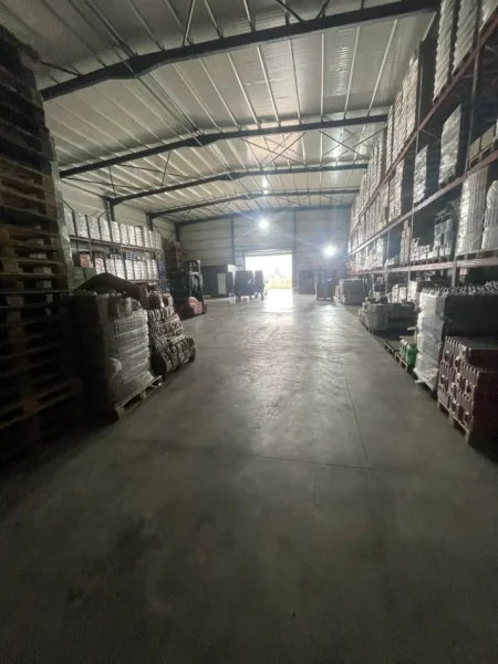 Tirane, jepet me qera magazine , 600 m² 2.000 € (Valias)