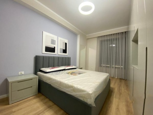 Tirane, jepet me qera apartament 2+1+Aneks+Ballkon Kati 4, 84 m² 700 € 