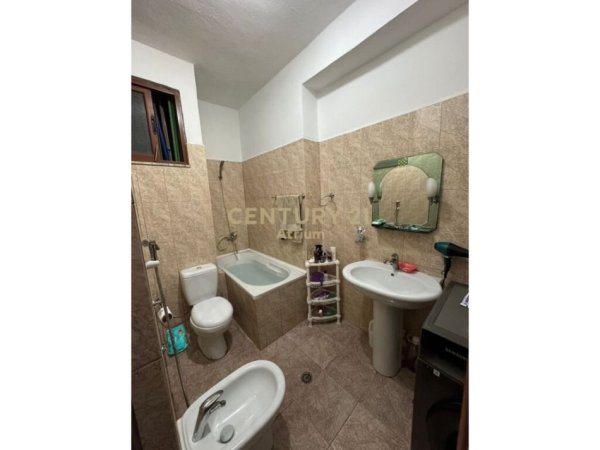 Tirane, shitet apartament 2+1 Kati 2, 100 m² 160.000 € 