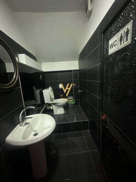 Tirane, jepet me qera ambjent biznesi Kati -1, 160 m² 1.000 € (MYSLYM SHYRI)