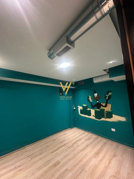 Tirane, jepet me qera ambjent biznesi Kati -1, 160 m² 1.000 € (MYSLYM SHYRI)
