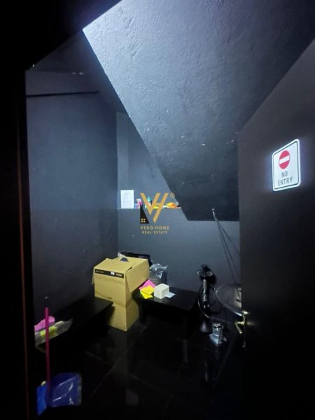 Tirane, jepet me qera ambjent biznesi Kati -1, 160 m² 1.000 € (MYSLYM SHYRI)