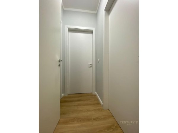 Tirane, jepet me qera apartament 2+1 Kati 4, 94 m² 700 € 
