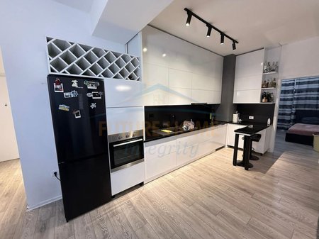 Tirane, shitet apartament 2+1+Ballkon Kati 2, 87 m² 140.000 € (Ali Demi, Kompleksi Mangalem)