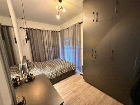 Tirane, shitet apartament 2+1+Ballkon Kati 2, 87 m² 140.000 € (Ali Demi, Kompleksi Mangalem)