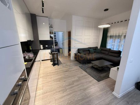Tirane, shitet apartament 2+1+Ballkon Kati 2, 87 m² 140.000 € (Ali Demi, Kompleksi Mangalem)